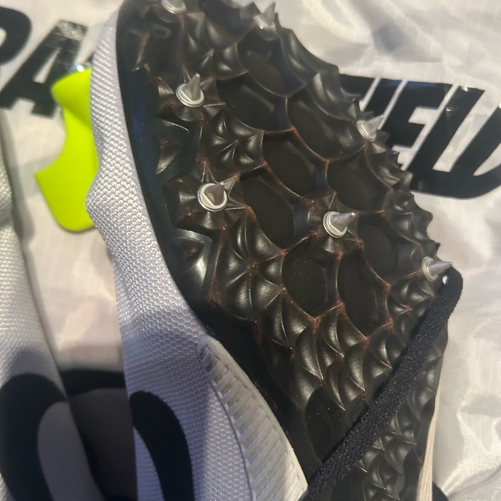 Nike Air Zoom Rival M 9 Spikes in Pure Platinum and Black - Picture 6 of 11